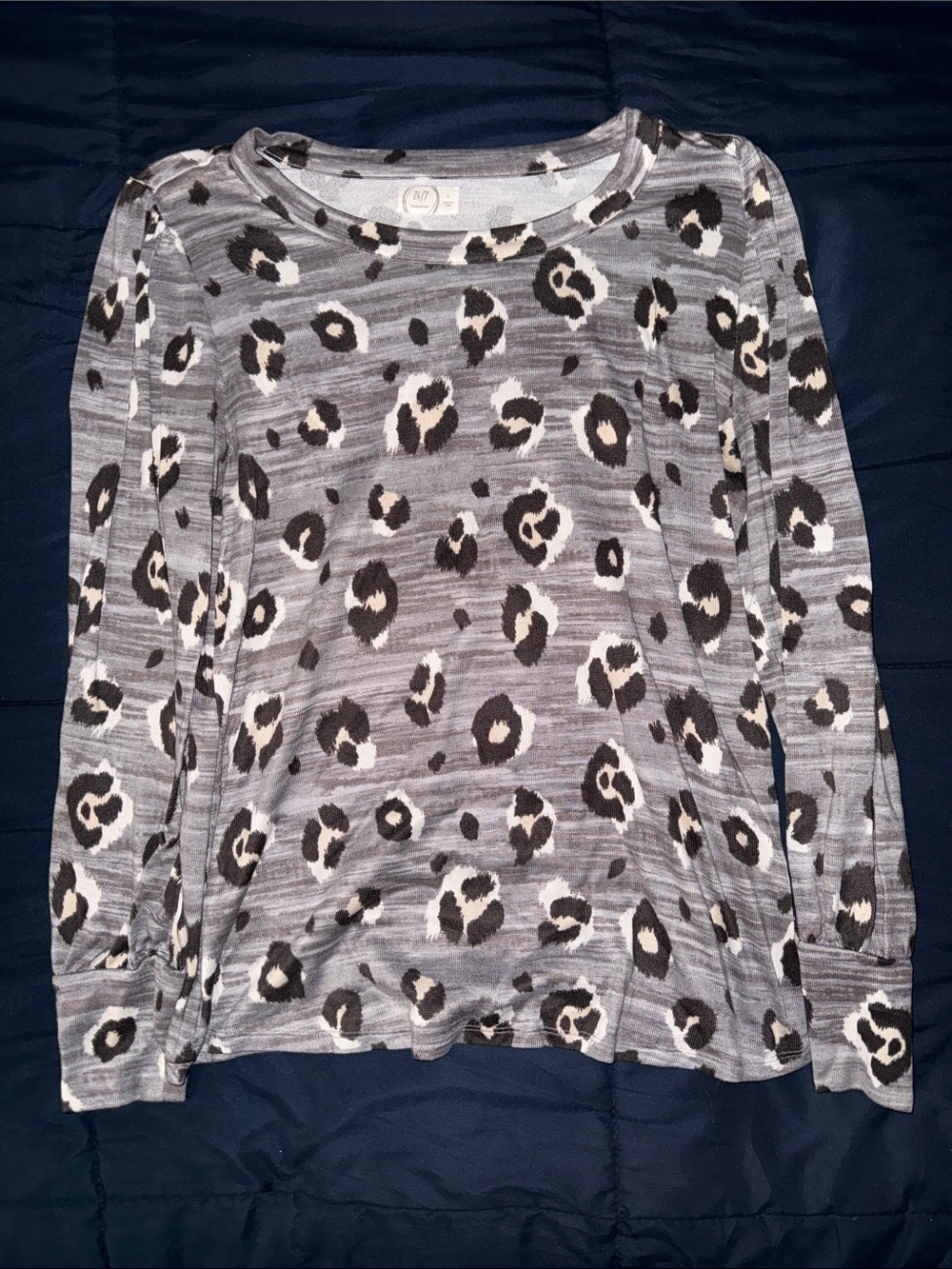 Long Sleeve Scoop Neck Sweater - Gray Leopard Print